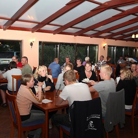 Camping Oase Praha Hotel Zlatníky Buitenkant foto
