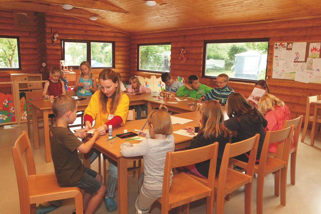 Camping Oase Praha Hotel Zlatníky Buitenkant foto
