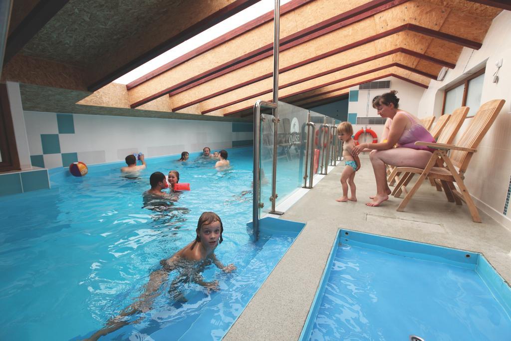 Camping Oase Praha Hotel Zlatníky Buitenkant foto