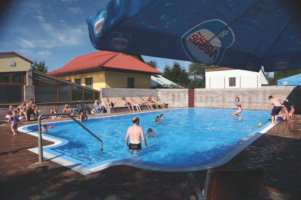 Camping Oase Praha Hotel Zlatníky Buitenkant foto
