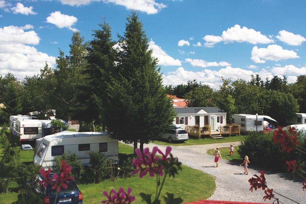 Camping Oase Praha Hotel Zlatníky Buitenkant foto