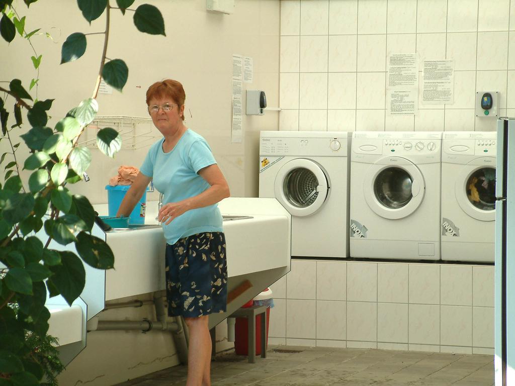 Camping Oase Praha Hotel Zlatníky Buitenkant foto