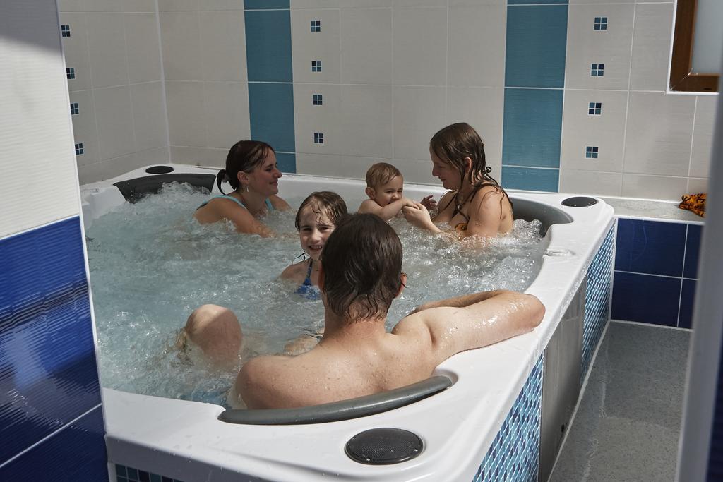 Camping Oase Praha Hotel Zlatníky Buitenkant foto